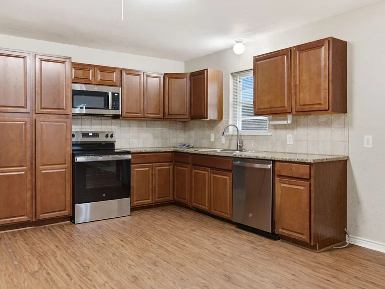 6500 Callahan Ct — Photo 10