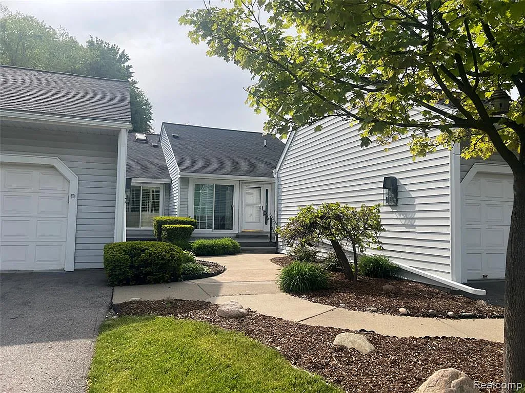 2 bed, 2.0 bath, 1424 sqft, $4,000 — Photo 2