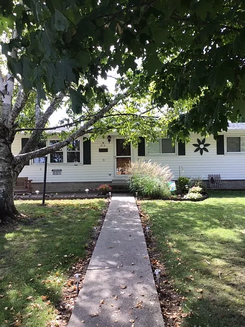 214 E Flora Dr photo 1