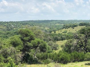 6 Old Comfort Rd, Fredericksburg, TX 78624