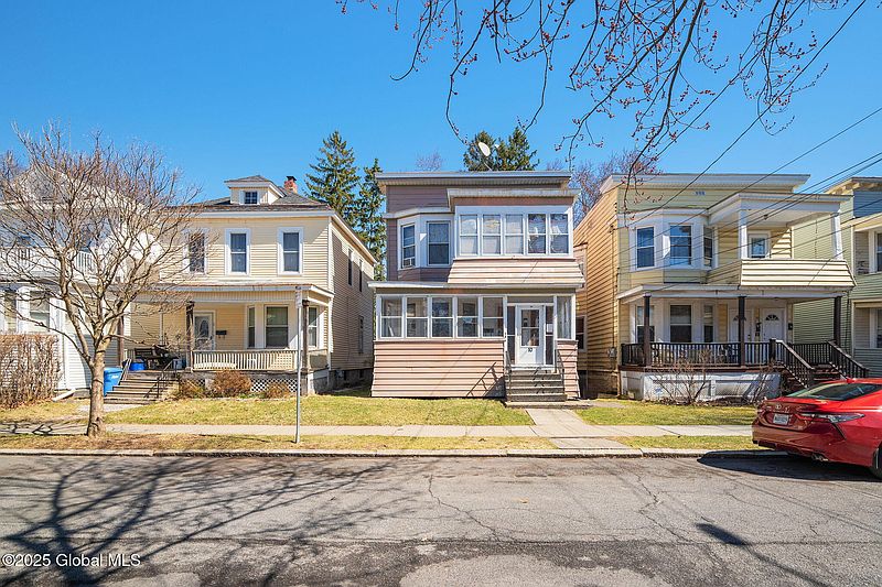3rd image of 10 Hampton Street