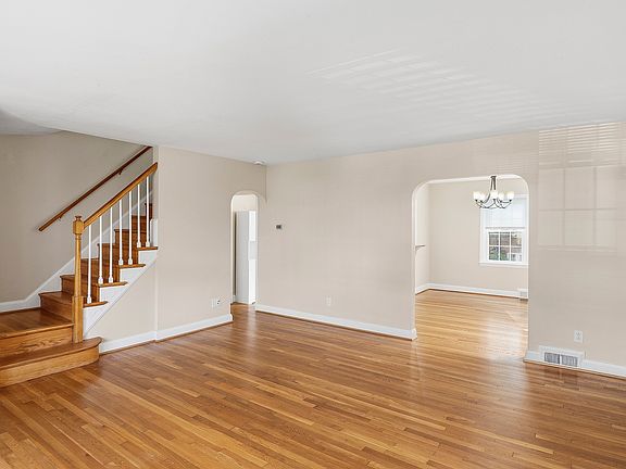 4th image of 1865 Edgewood Rd