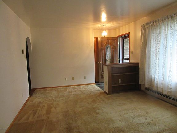 3rd image of 3026 Oakland Dr