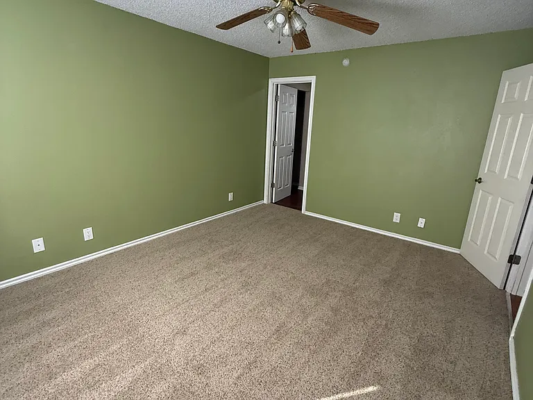 2703 W Texas St — Photo 21