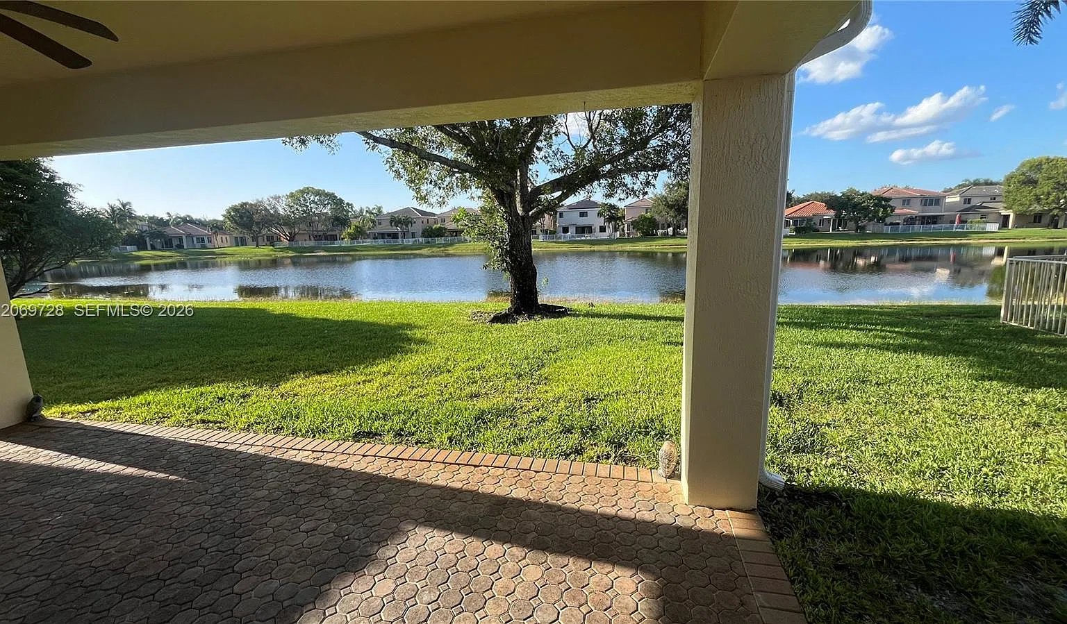 4 bed, 2.5 bath, 2366 sqft, $4,900 — Photo 3