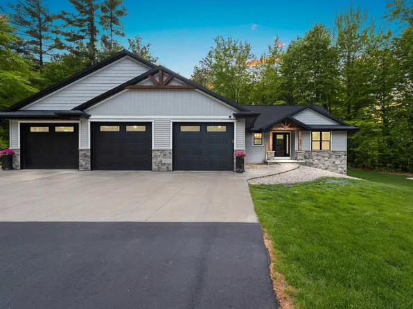 835 Maple Leaf Trl, Sobieski, WI 54171