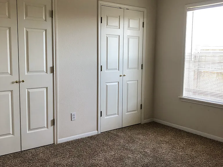 1724 Rock Hollow Loop — Photo 10