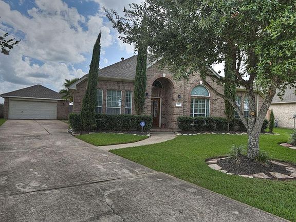 3rd image of 3912 Canyon Lake Dr