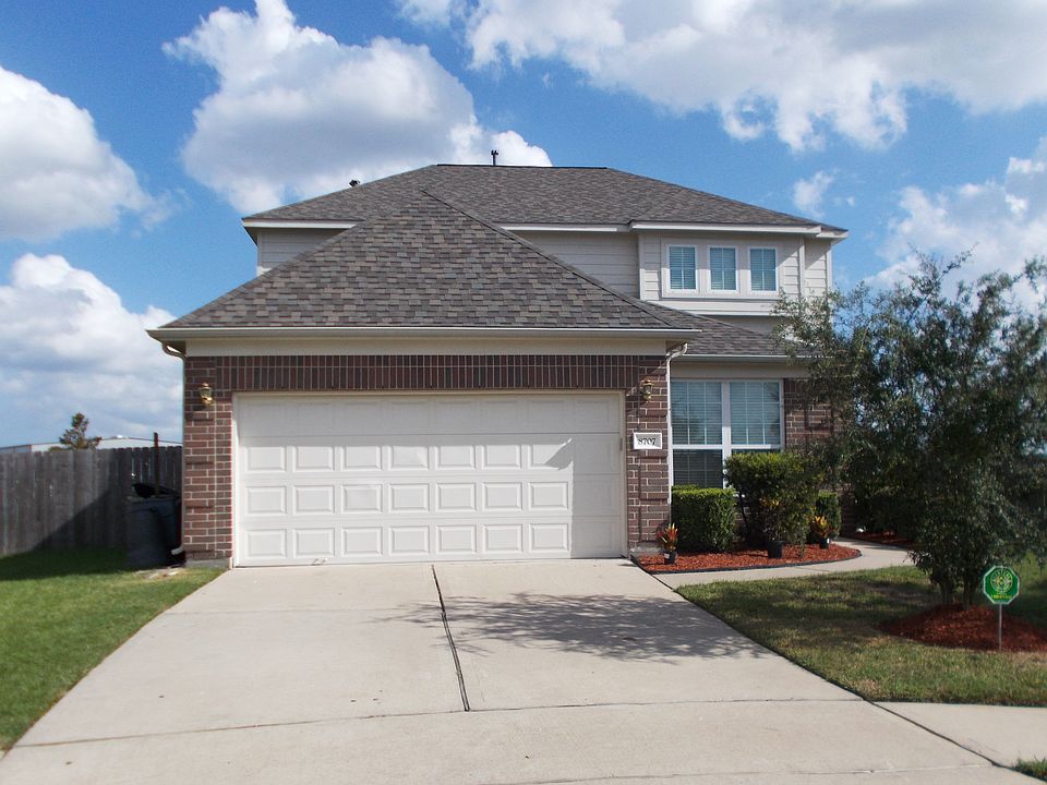 Lovely 4 Bed, 2 1/2 baths.
