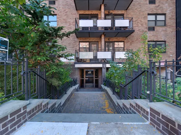 31-23 Crescent Street image 11 of 12