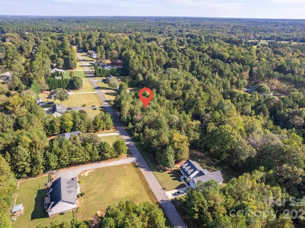 171 Braxton Dr #12, Statesville, NC 28677