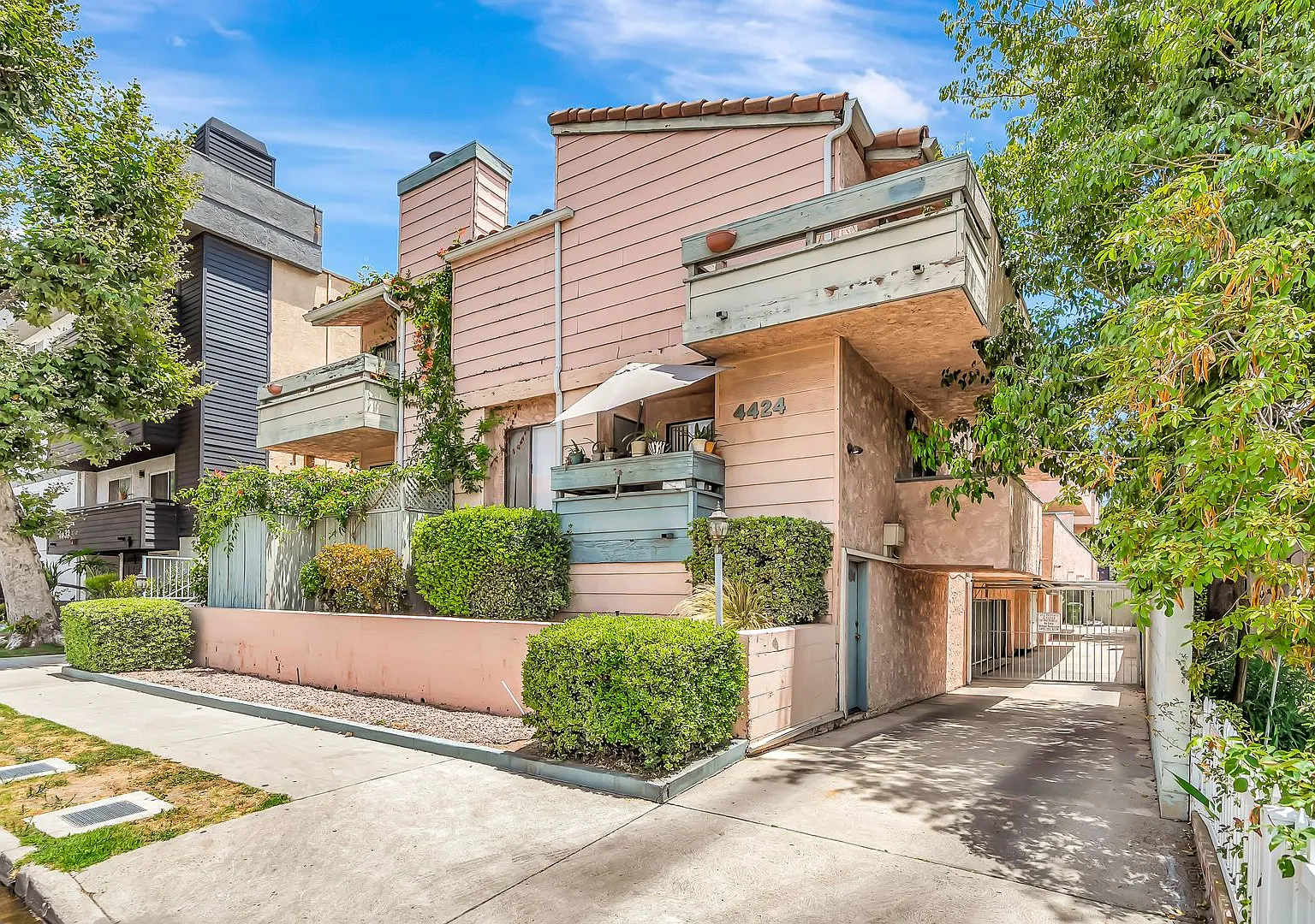 Beautiful 3 Bed | 3 Bath in Prime Studio City — Photo 2