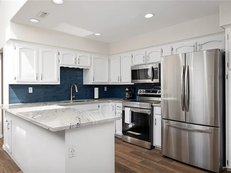 1111 Lake View Dr — Photo 9