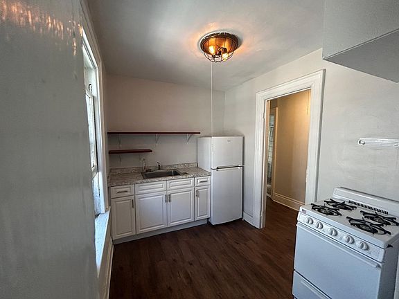 4th image of 380 Breckenridge St APT 4