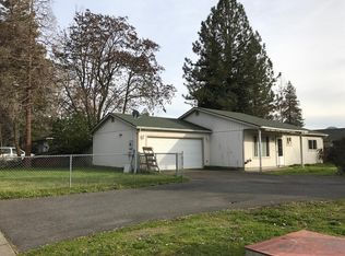 911 SW L St, Grants Pass, OR 97526