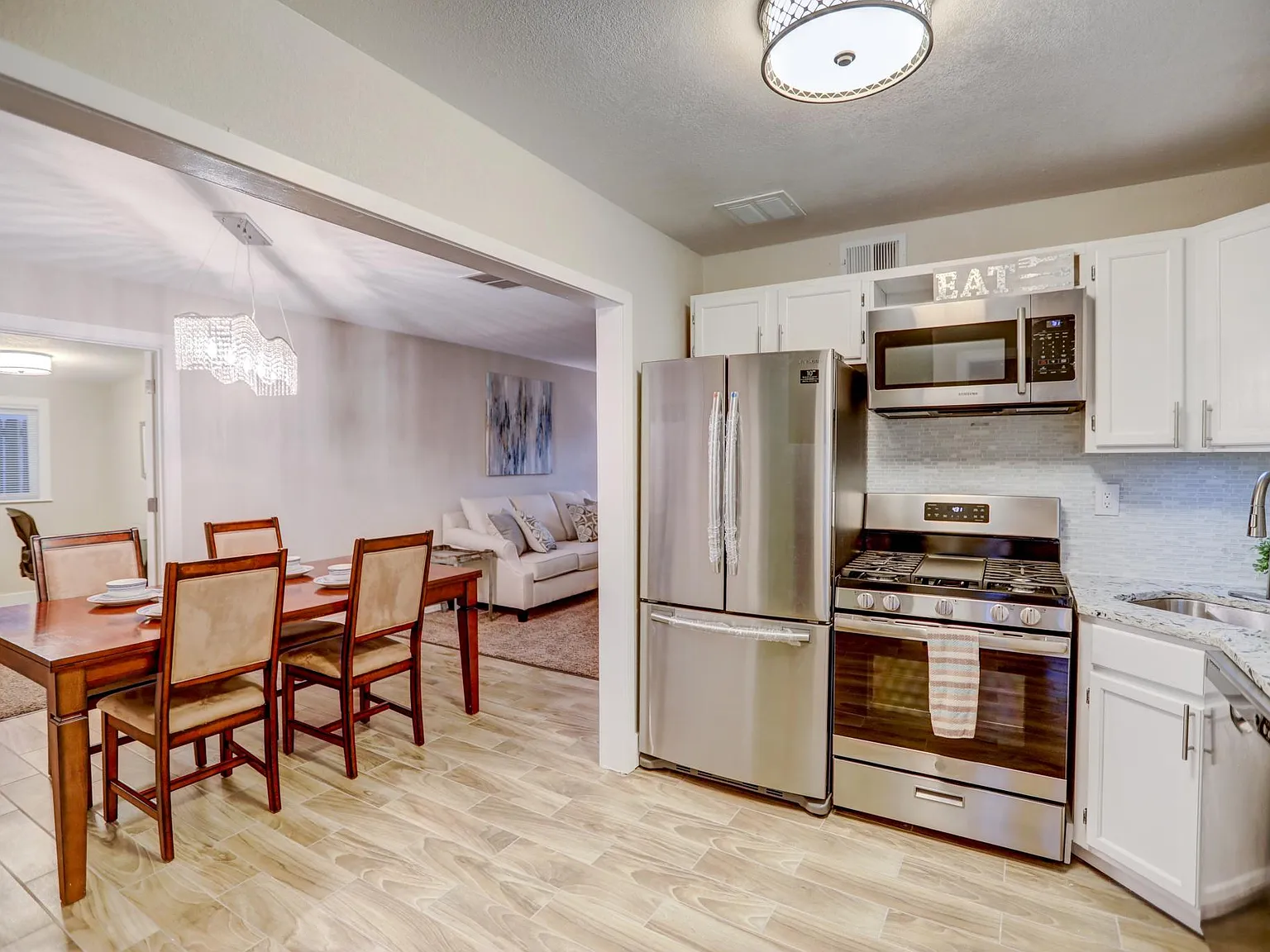 1060 Worchester St — Photo 3