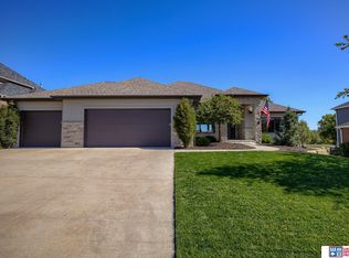 9530 Thornwood Cir, Lincoln, NE 68512