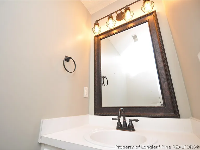 202 Thorncrest Dr — Photo 14