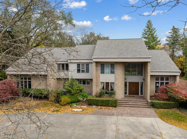 20 Harlan Dr, Bloomfield Hills, MI 48304