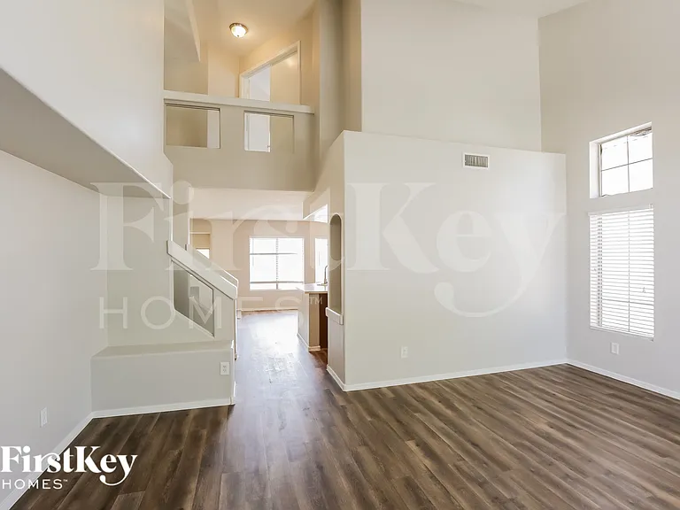 7963 W Marlette Ave — Photo 3