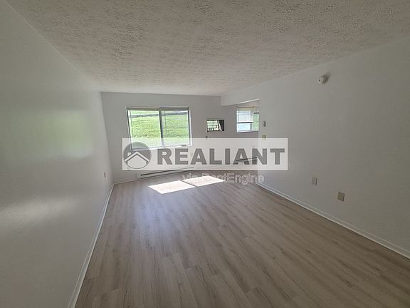 4th image of 918 Highland Ave #2