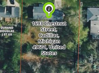 1693 Chestnut St, Cadillac, MI 49601