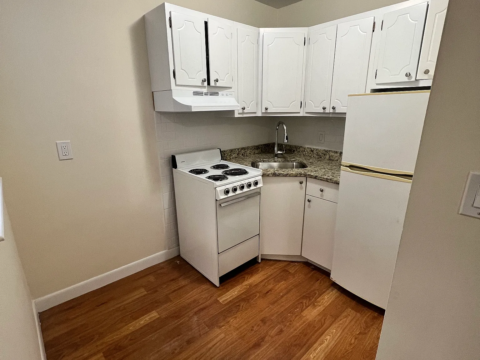 Studio, $1,900 — Photo 3