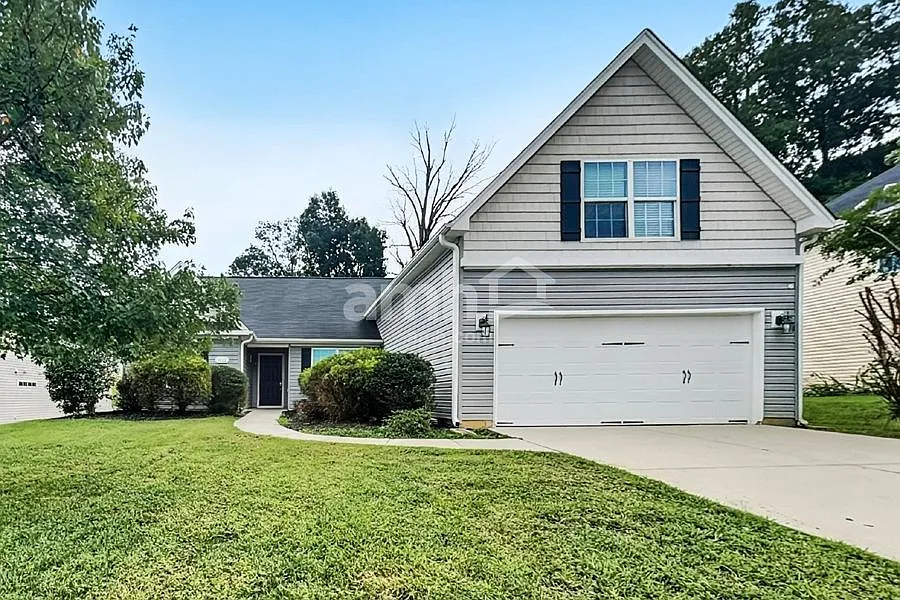 3 bed, 2.0 bath, 1950 sqft, $2,125 — Photo 1