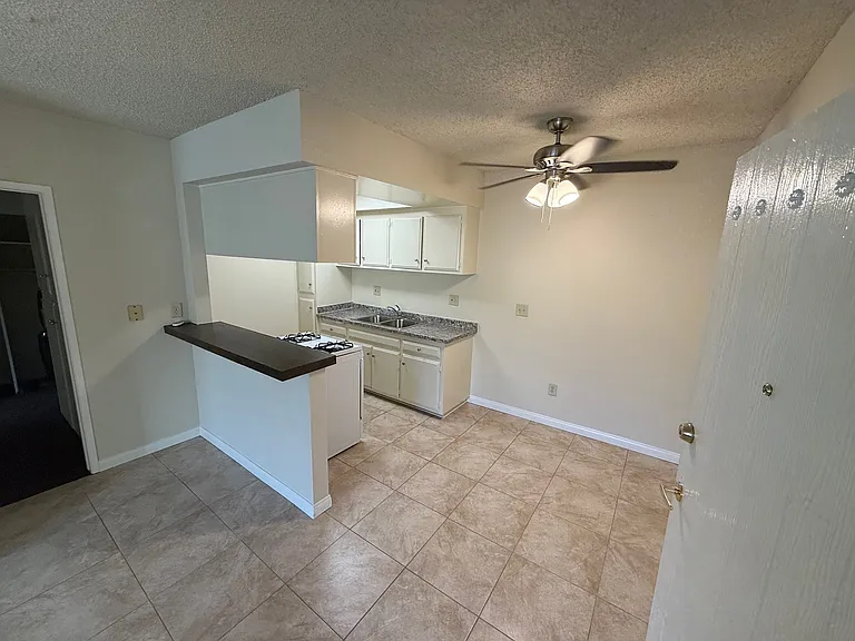 1540 E. Canfield Lane — Photo 3