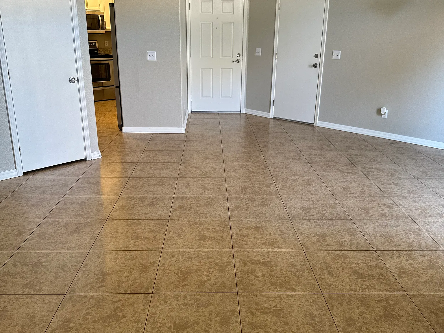 8914 W Port Au Prince Ln — Photo 4