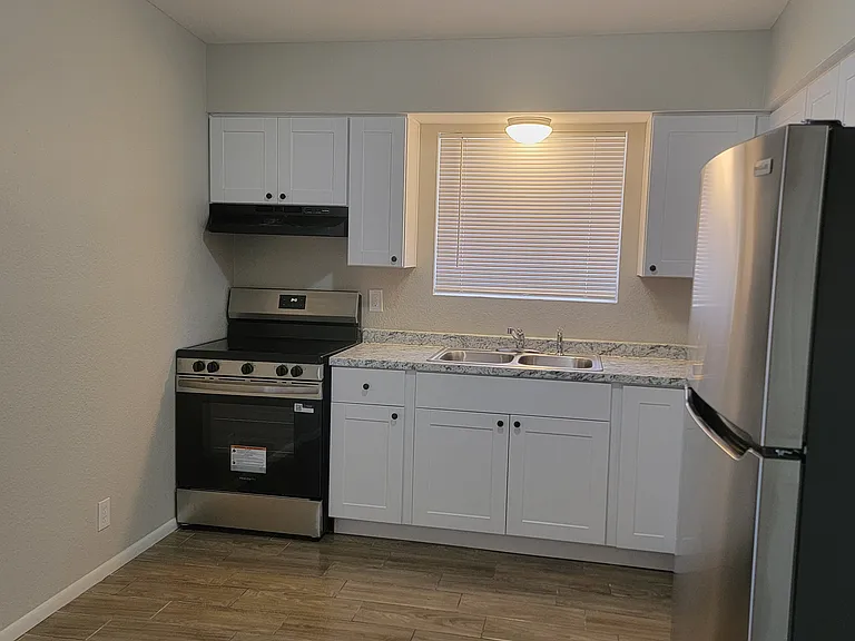 204 N Standage — Photo 15