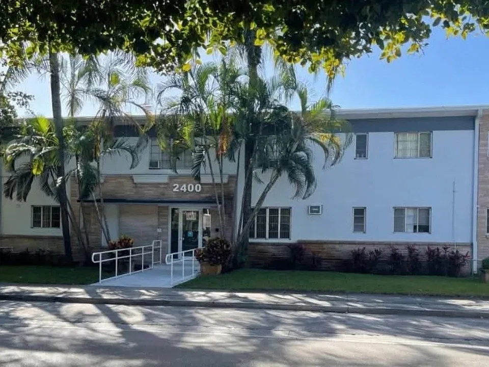 2400 SW 22nd St