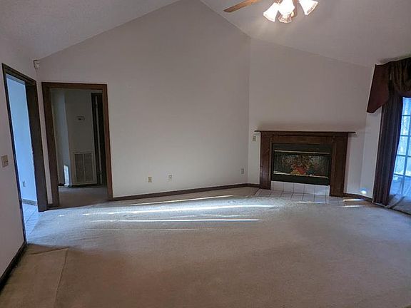 3rd image of 506 Camellia Ave