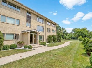 7330 Ogden Ave APT 3, Riverside, IL 60546