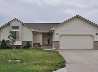 632 E Rolling View Ct, Valley Center, KS 67147