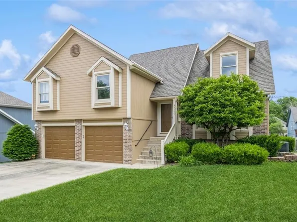 5309 NE Rainbow Cir, Lees Summit, MO 64064