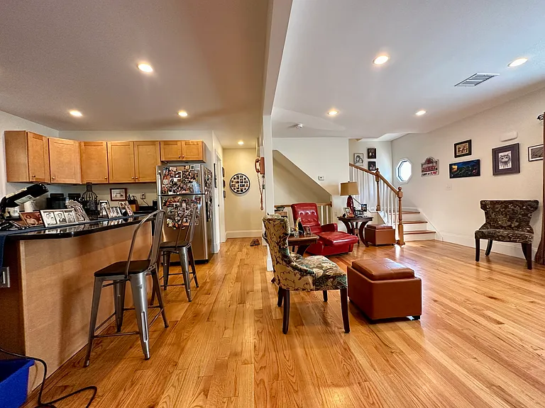 16 Plainfield St #16 — Photo 1