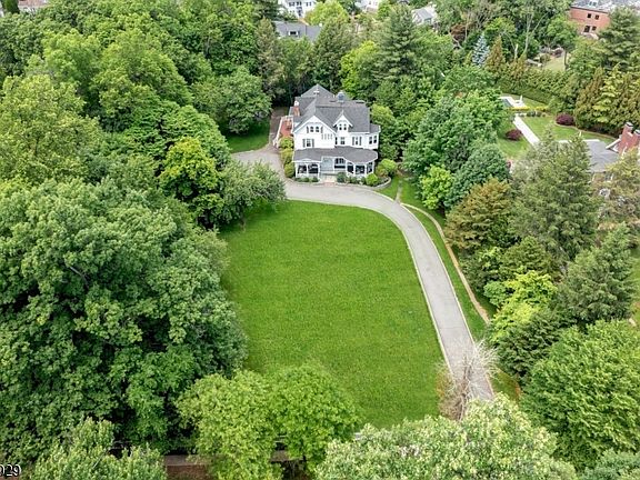 4th image of 42 Llewellyn Rd