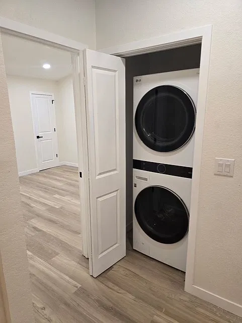 2 bed, 961 sqft, $2,450 — Photo 2