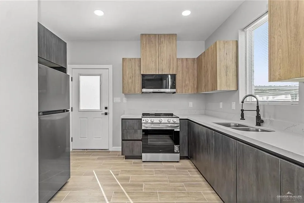 3 bed, 2.0 bath, 1195 sqft, $1,375 — Photo 4