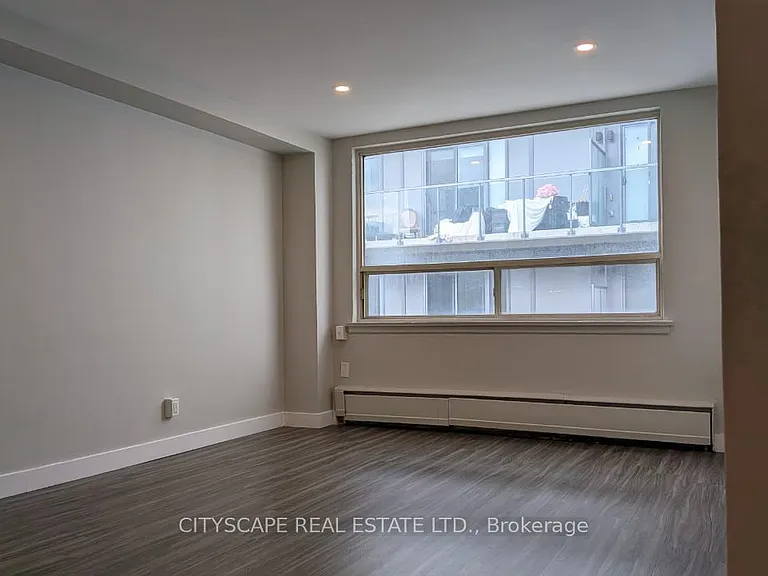 85 Wellesley St E #808 — Photo 6