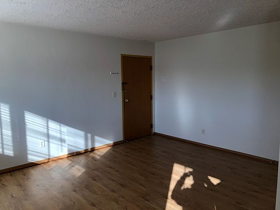 3rd image of 117 22nd Ave NE #101