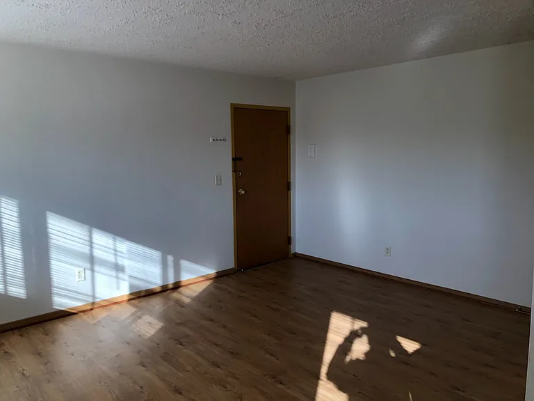 117 22nd Ave NE #101 — Photo 3