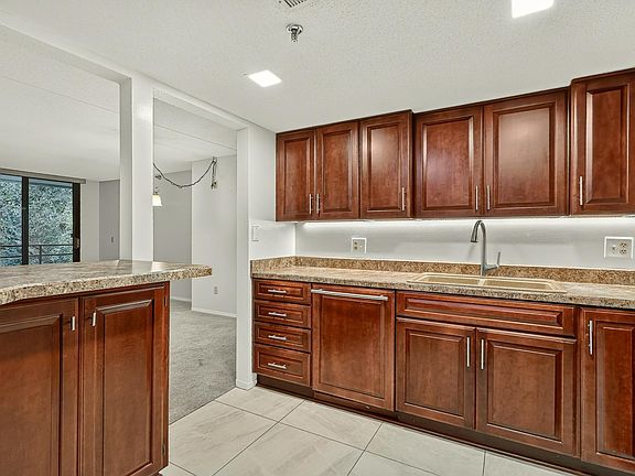 4th image of 625 19th St NW APT 507