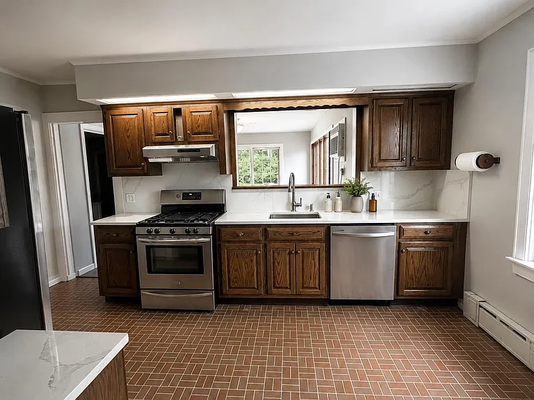 2100 Hillside Ave — Photo 6