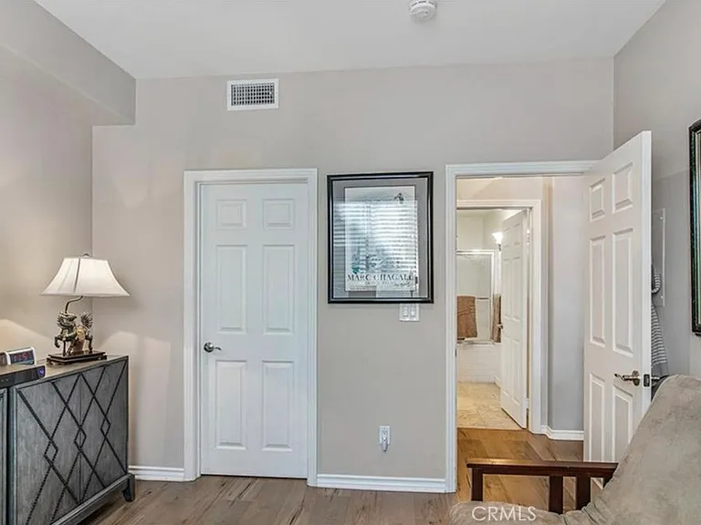 2233 Martin #201 — Photo 10