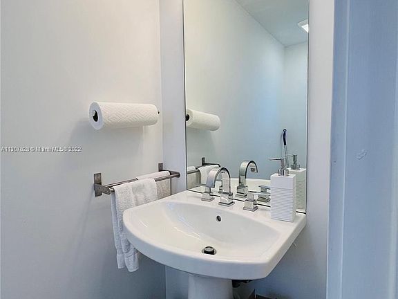 5th image of 2130 Park Ave APT 7