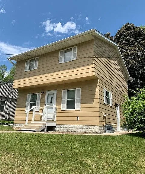 818 Hawthorn St — Photo 1