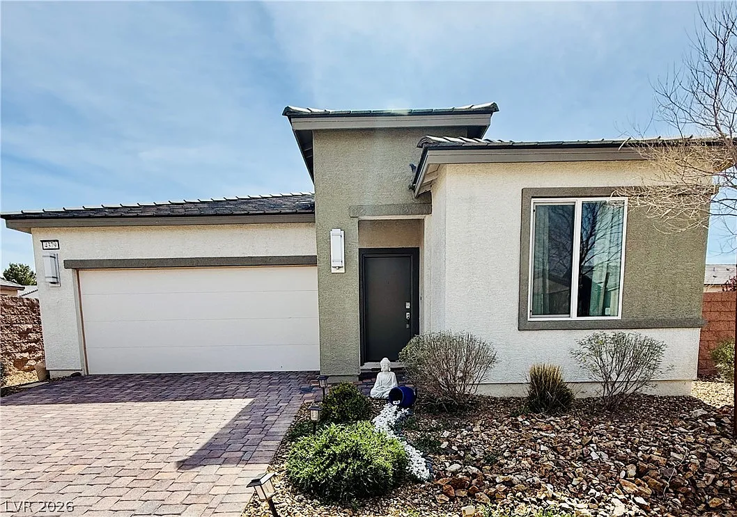 3 bed, 2.0 bath, 1462 sqft, $1,950 — Photo 1
