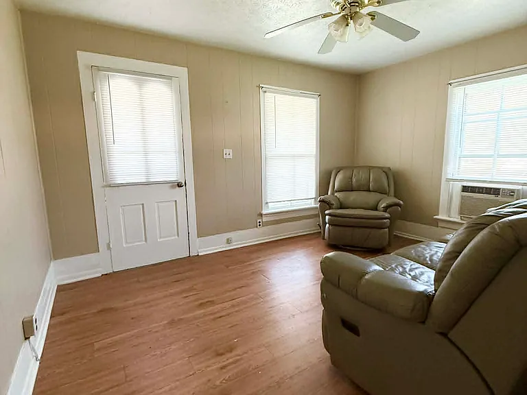 307 E Spring St #1 — Photo 5